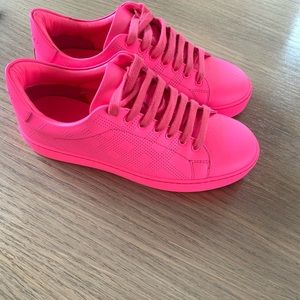 NWOT Burberry low top perforated pink sneaker